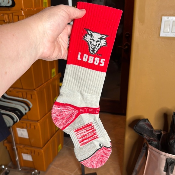 NEW Strideline Lobos Red and Gray Crew Socks Premium Size Men’s Shoe 6-13 - Picture 1 of 1